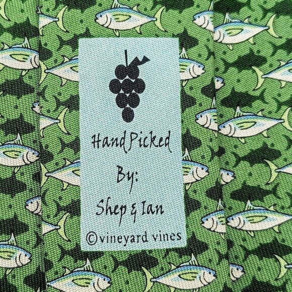 Handmade Vineyard Vines Martha's Vineyard Green Fish Print Silk Tie - Picture 3 of 6